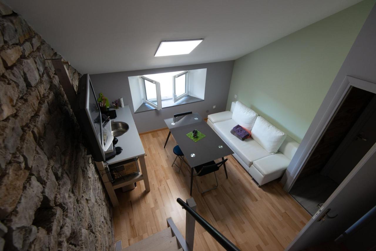 Gîte L'Atelier de Tournerie Montigny-sur-l'Ain Extérieur photo
